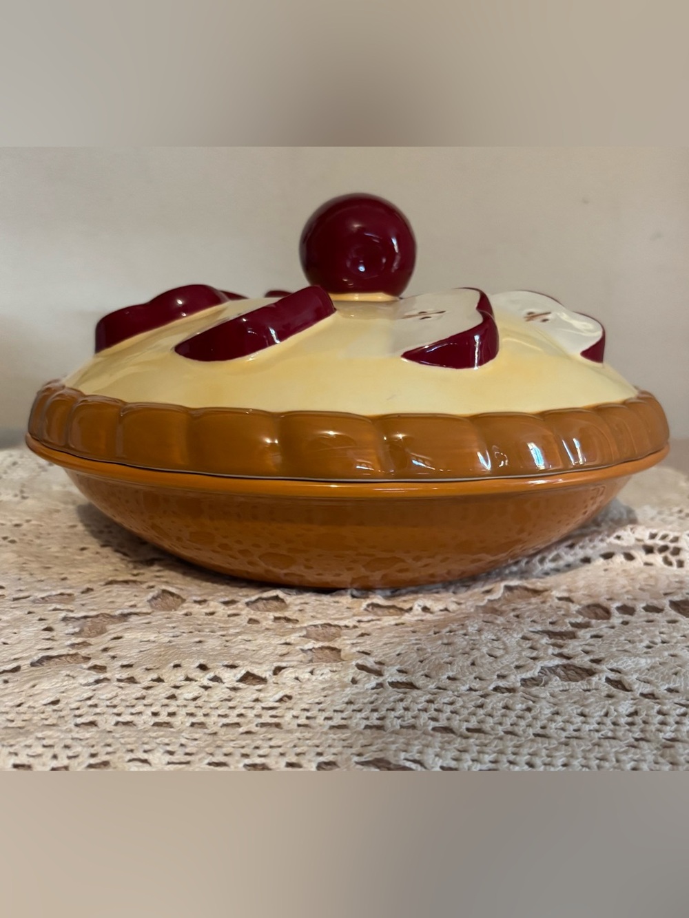 Over and back Ceramic Apple Pie Dish with Red Apple Accents